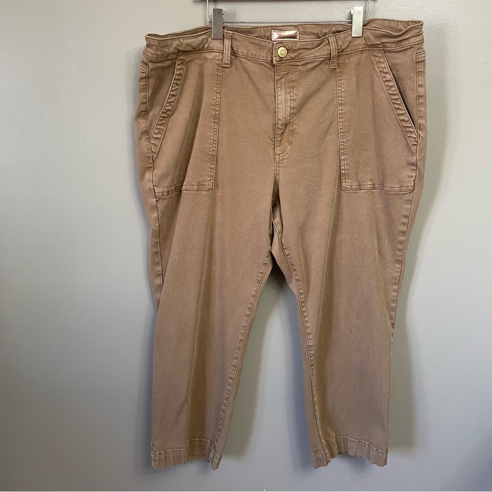 Kut from the Kloth women’s 24W Amy Crop Straight Leg Tan/Khaki Cropped Jeans